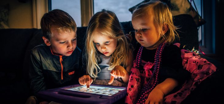 Bibliothèques Sans Frontières accompagne les parents d’enfants connectés dans l’éducation au numérique