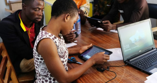 Former les bibliothécaires à devenir des aidants numériques